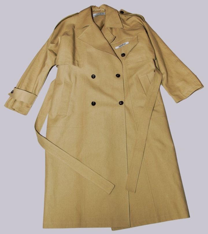 モデル、DJ・井上ヤマトさんのベストバイ KIMHEKIMのトレンチコート