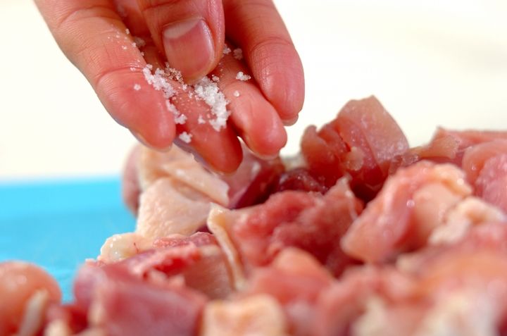 チキントマトクリームパスタの下準備1