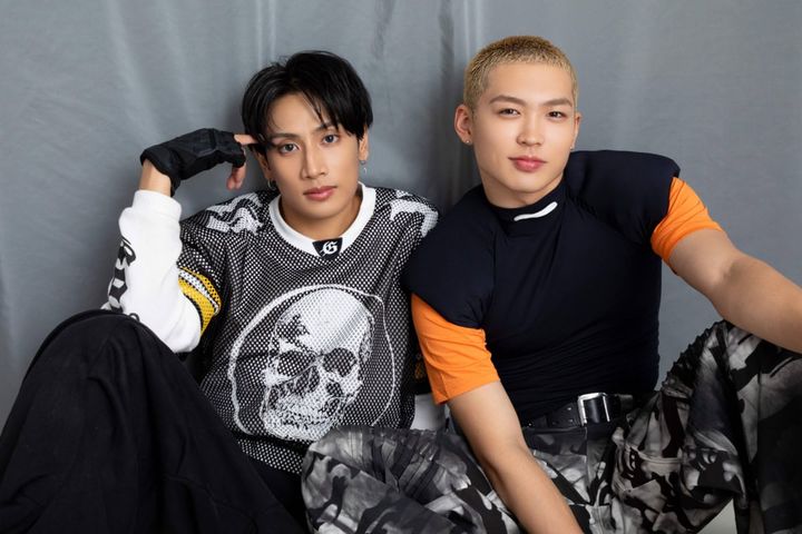 sweet独占インタビューに登場したTJBBのAERONとHINATA。ストリート感のあるスタイリングで並び、洗練されたムードを放つツーショット