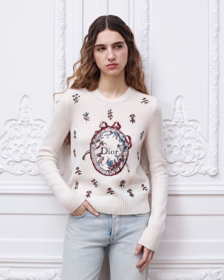 ニット ￥504,000（※ディオール バンブー パビリオン 限定アイテム）