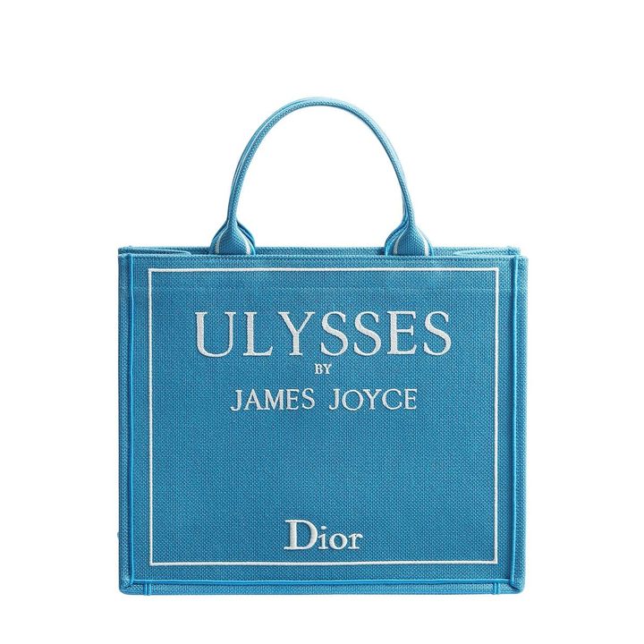 「ディオール ブックトート」バッグ ラージ ￥490,000（※ディオール バンブー パビリオン 限定アイテム）