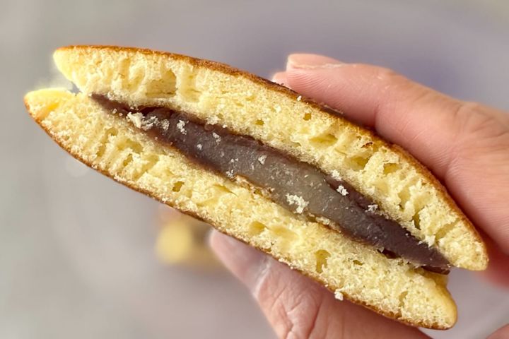 のび～るもちもち食感が美味！【ファミマ】に日本茶と楽しみたい猫おやつ