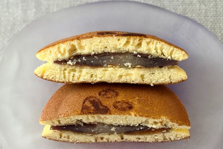 のび～るもちもち食感が美味！【ファミマ】に日本茶と楽しみたい猫おやつ