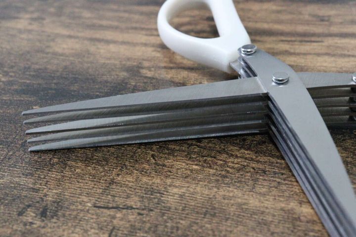 ダイソーの5枚刃のキッチンバサミ