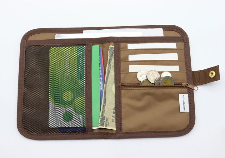 宝島社雑誌付録素敵なあの人4月号のロベルタ ディ カメリーノのクワドラプリントで高級感ある持ち物整理ケース11