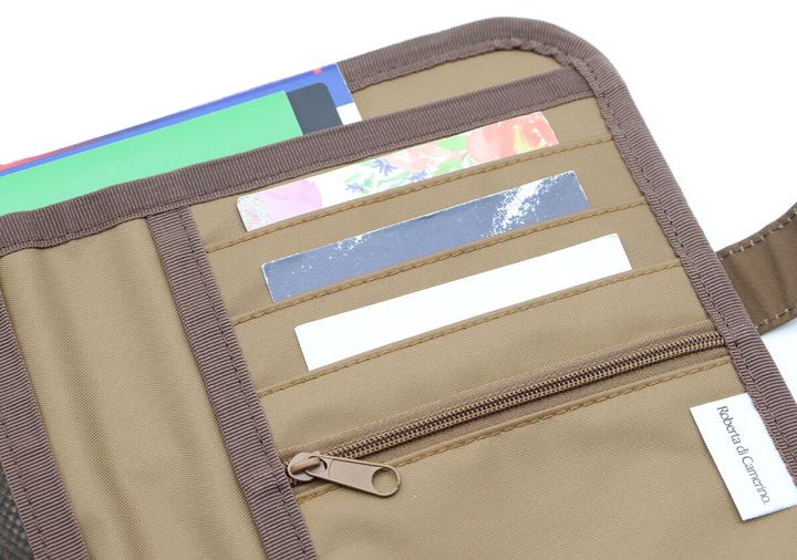 宝島社雑誌付録素敵なあの人4月号のロベルタ ディ カメリーノのクワドラプリントで高級感ある持ち物整理ケース6