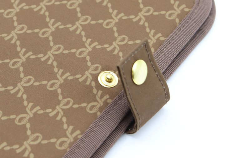 宝島社雑誌付録素敵なあの人4月号のロベルタ ディ カメリーノのクワドラプリントで高級感ある持ち物整理ケース3