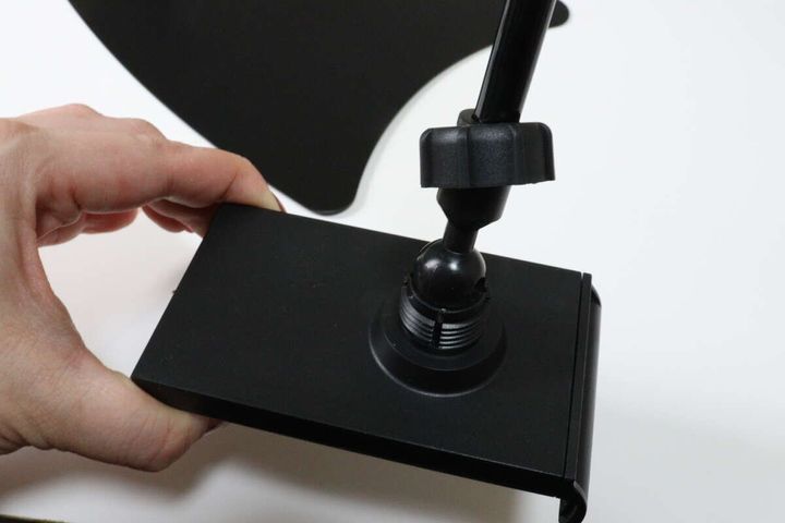 スチール製タブレットスタンド（固定スタンドタイプ） ホルダー取り付け