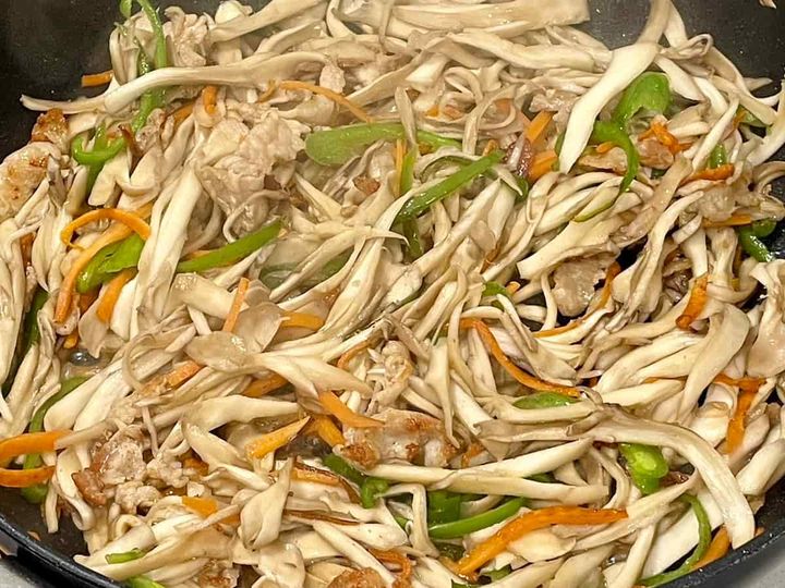 舞茸と豚肉のバターしょうゆ炒め