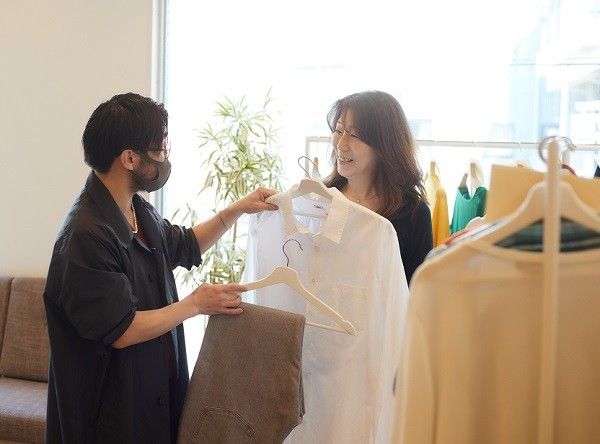 シンプルなのに今っぽい！大人のシャツコーデ