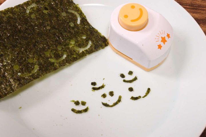 ダイソーののり用パンチ フレンドで型抜き