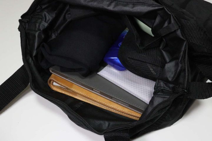 ダイソーの2WAYショルダーバッグ ファスナー付の容量