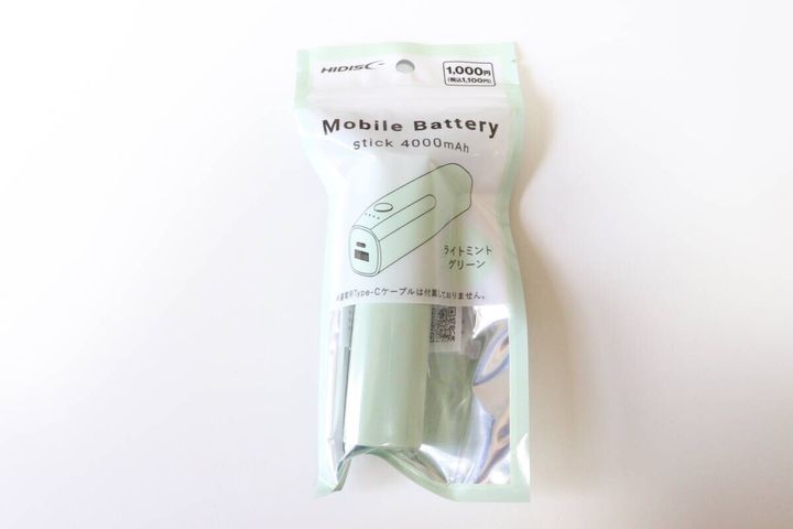 ダイソーのモバイルバッテリー ライトミントグリーンのパッケージ