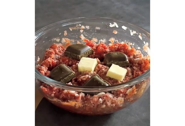 カレーのルーは1人分で約2個 (C)mokka／KADOKAWA