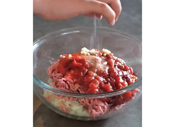 トマト缶はホールよりカットを選ぶ (C)mokka／KADOKAWA