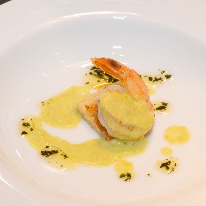 ランチ限定「海老のハーブソテーとポテトガレット アスパラクリームソース」