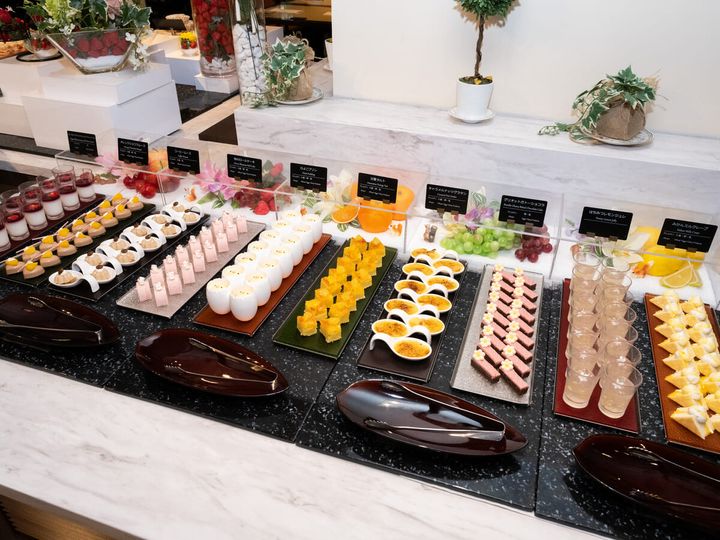 苺や和スイーツを中心とした春らしいデザート