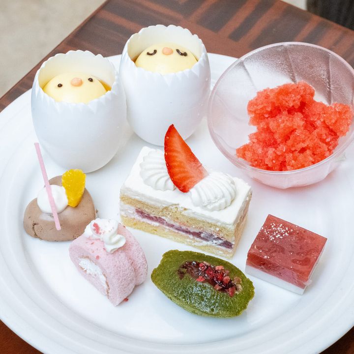 苺や和スイーツを中心とした春らしいデザート2