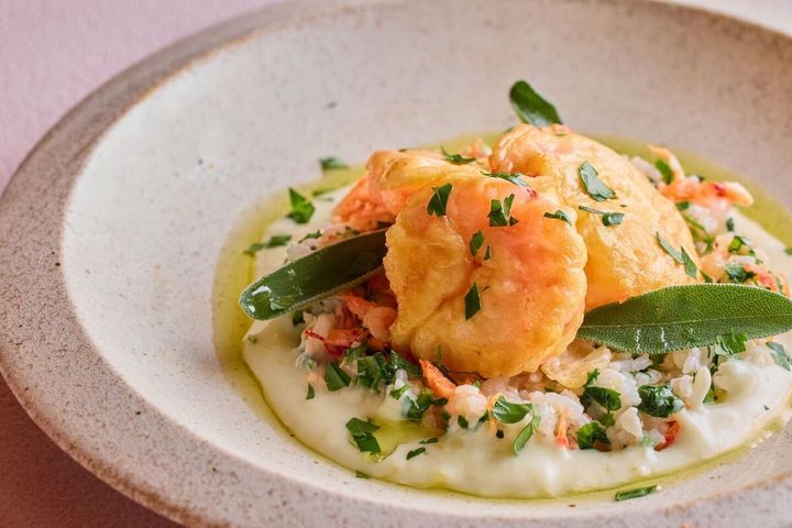 ディナー限定「海老ピカタ 桜エビと春菊のリゾット 香草レモンクリーム」