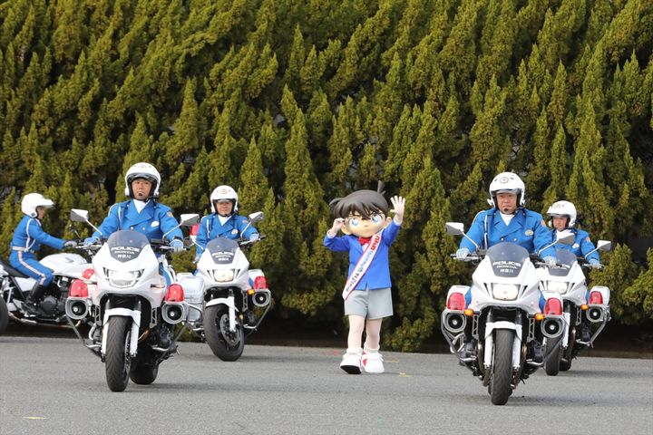 神奈川県警察学校で開催されたポリスフェスにコナンが登場 （C）2026 青山剛昌／名探偵コナン製作委員会 width=