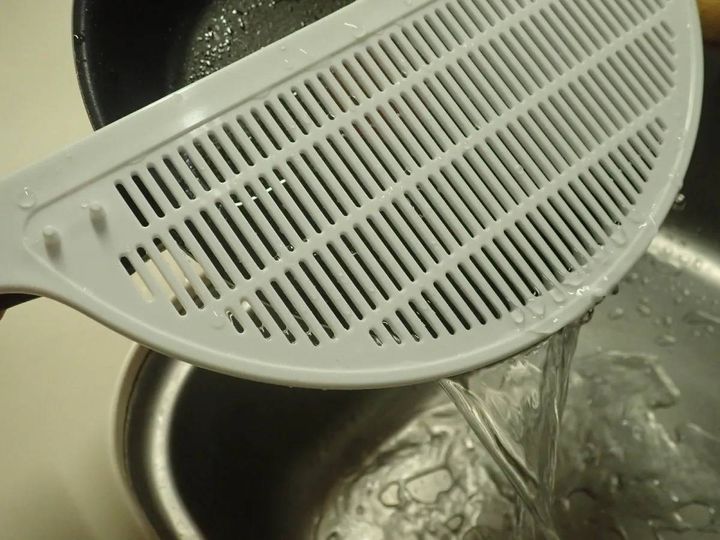 DAISO(ダイソー)：ポットドレイナー(ホワイト)