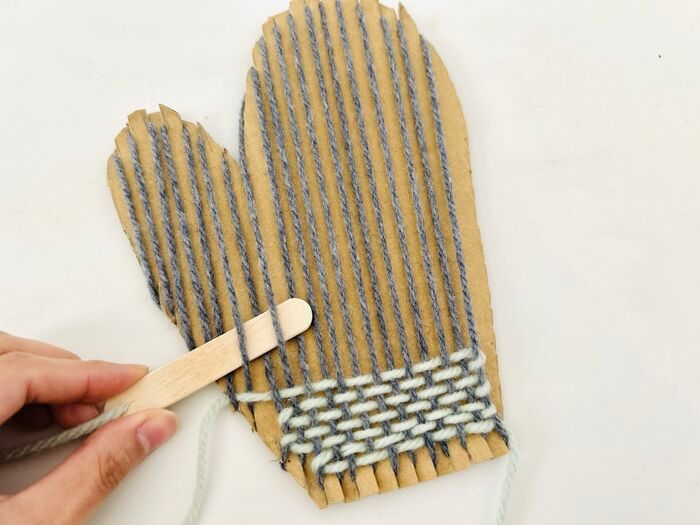 『段ボール編み機』でおしゃれなミトンが作れちゃった！なかなかの仕上がりに大満足♡