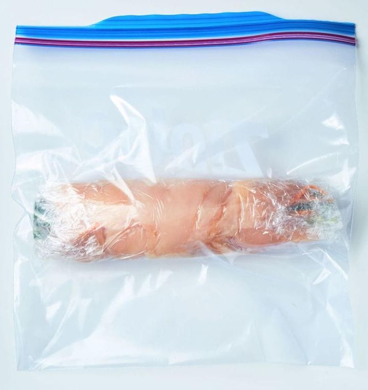 1枚150円の鶏むねで作る「梅みそチキンロール」の作り方。お箸が止まらない美味しさです♪