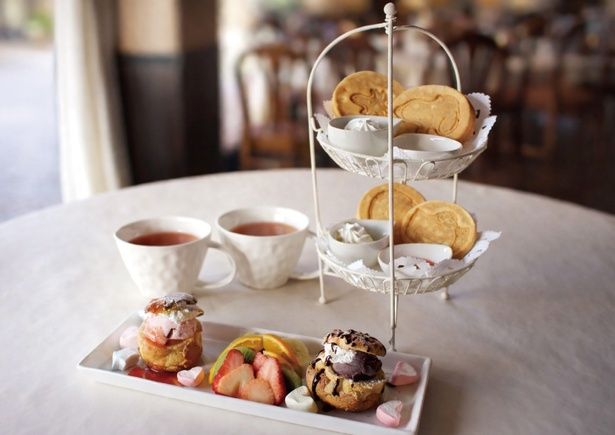 ガーデンカフェ 「スヌーピーと仲間たちのパンケーキとタオル美術館のいちごを添えたシューアイスプレート」(2名3000円) 