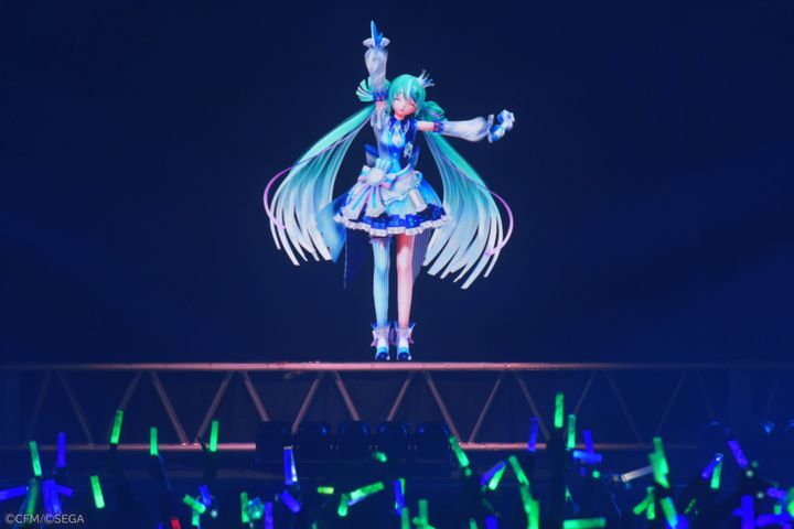「初音ミク LAWSON 50th Anniversary Special LIVE」より width=