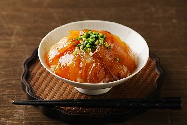 【東京都千代田区】東京駅のSDGsイベントで未利用魚「クロダイ」を味わおう！テイクアウトも