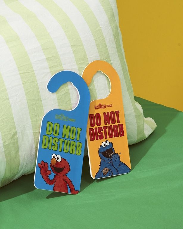 「DO NOT DISTURBカード」(各770円)※おもて