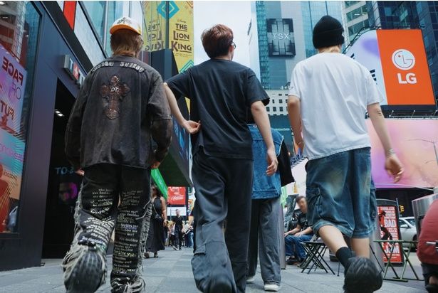 ワールドツアー中、メンバーの新しい素顔を発見できた？ [c] B-ME & CJ 4DPLEX All Rights Reserved.