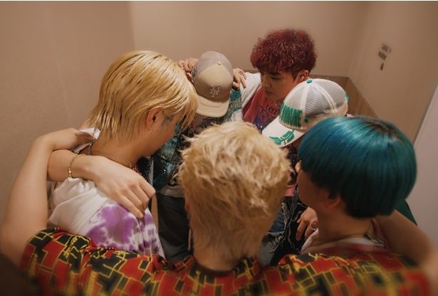 ライブ前の円陣は「なくてはならないもの」 [c] B-ME & CJ 4DPLEX All Rights Reserved.