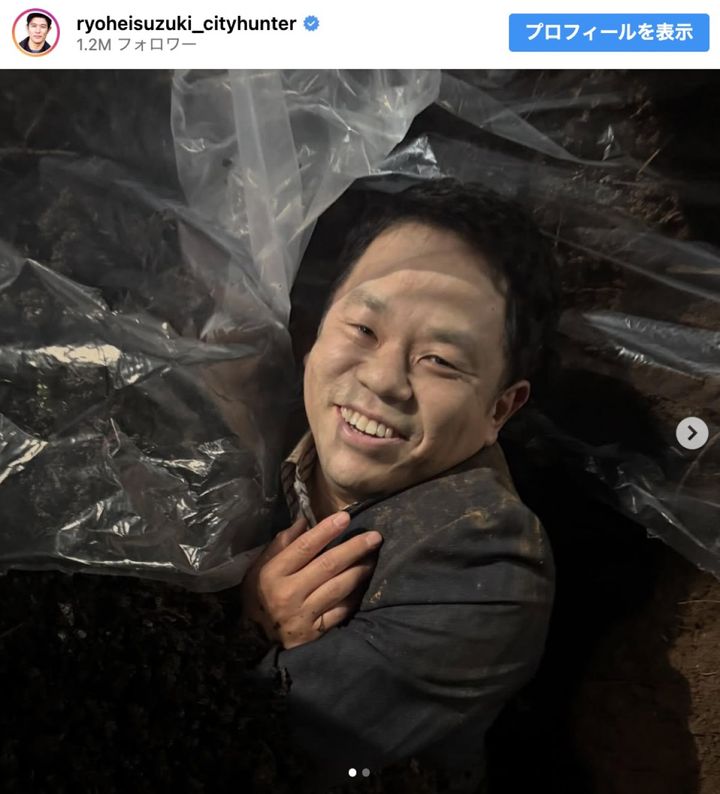 鈴木亮平が投稿したダイアン津田の撮影風景 ※「鈴木亮平」インスタグラム width=