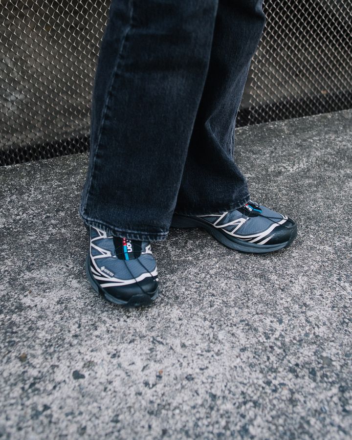 真冬の《サロモン》スニーカースタイル5選。ハイテクデザインが装いに光る【TOKYO SNAP】