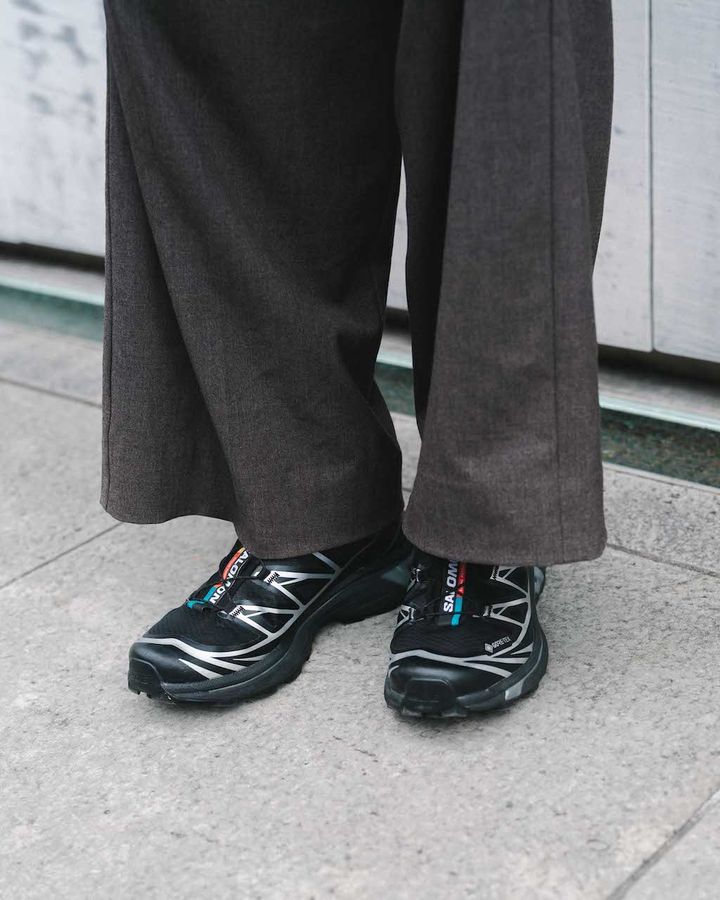 真冬の《サロモン》スニーカースタイル5選。ハイテクデザインが装いに光る【TOKYO SNAP】