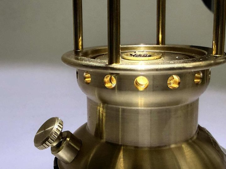 ゴールゼロが“真鍮ランタン”に激変！SAKAKI Gearが放つカスタムパーツ「まほろば」がキャンプの夜を変える