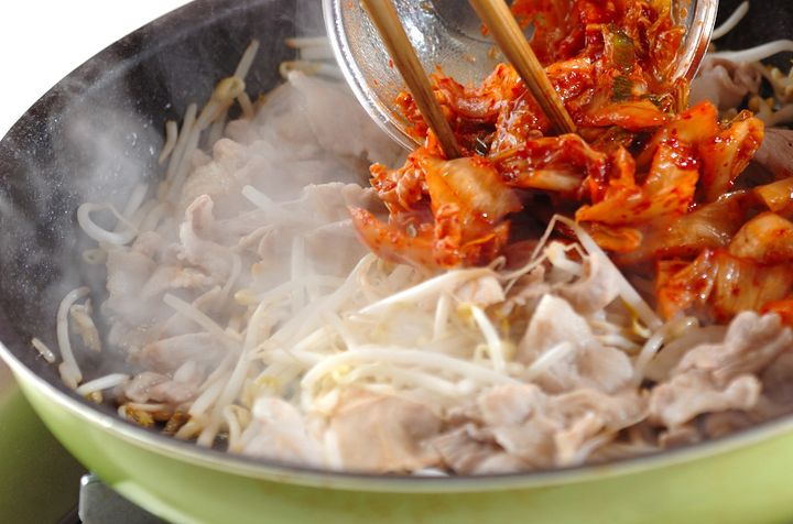 味付けはキムチだけ！絶品簡単豚キムチ炒めの作り方2