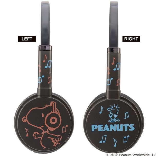 ブラックの左右イヤーカップ。左側にはヘッドホンをつけたスヌーピー、右側にはウッドストックと「PEANUTS」ロゴ