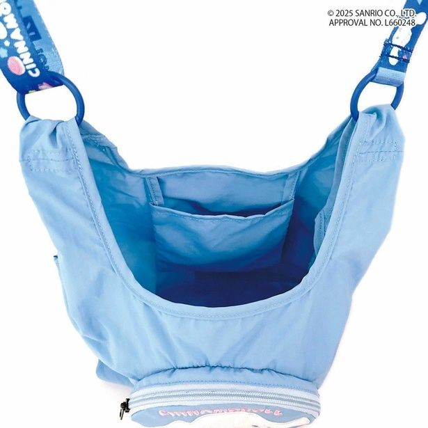 内側には吊りポケットを装備。迷子になりがちなリップやイヤホンの居場所を確保