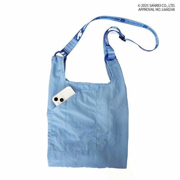 背面のルーポケットにはスマホがすっぽり。出し入れの多いアイテムの指定席に