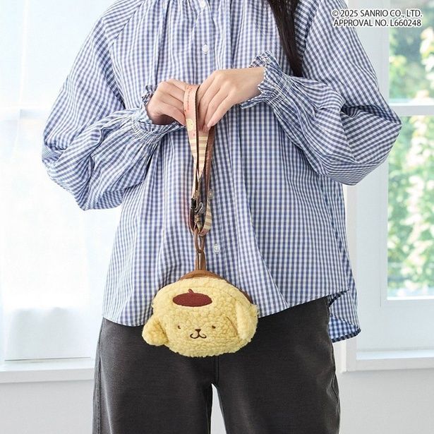 ストラップで下げればチャーム感覚で持ち歩ける