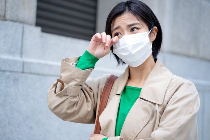 目のかゆみの症状が出る前に、花粉症の治療をすべき理由とは？（画像はイメージ）