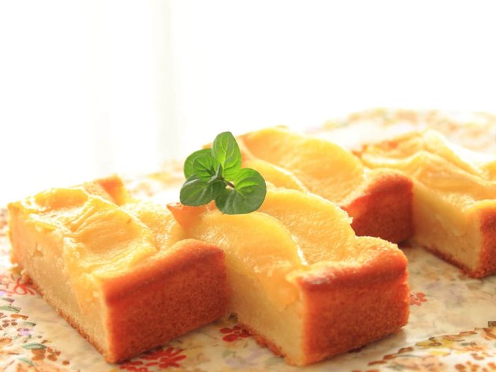 All About ニュース編集部が全国250人を対象に実施した「ご当地スイーツに関するアンケート」の調査結果から、バレンタイン・ホワイトデーに渡したい「青森県のご当地スイーツ」ランキングを発表！ 2位「アップルブランデーケーキ」を抑えた1位は？ ※画像はイメージです