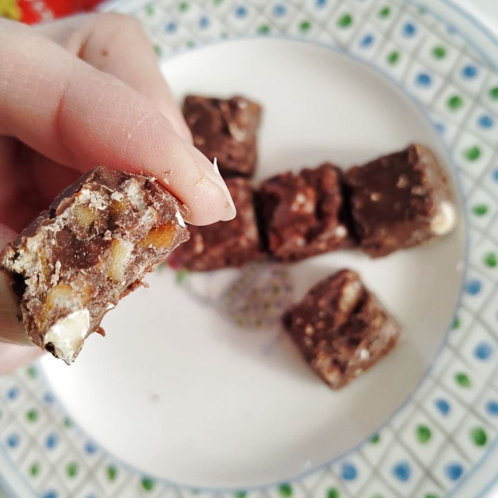 ザクザク食感が楽しい！セブンで見つけた「柿にゃ種チョコレート」