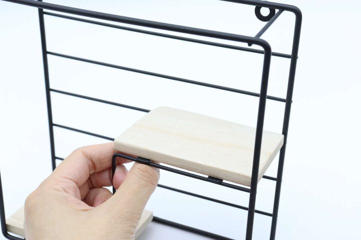 スチール壁掛けインテリア収納（木製棚、正方形） 板