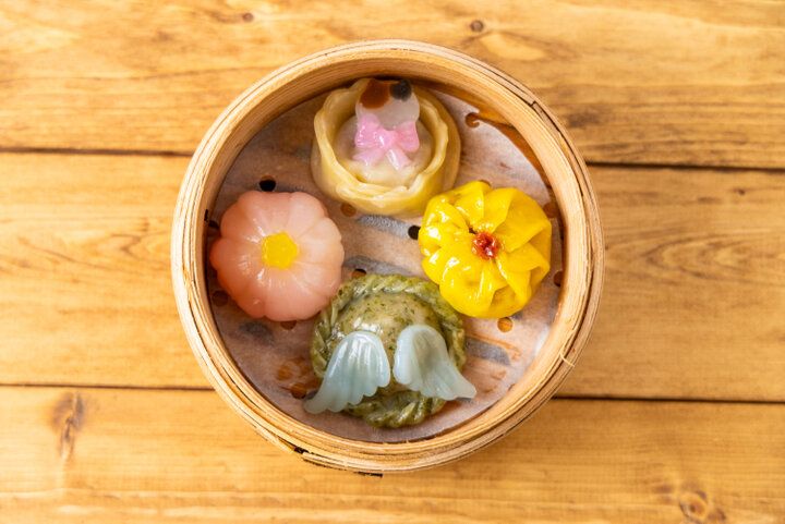 アンティーク調の空間に猫モチーフがいっぱい！保護猫カフェとセットで利用できる「ねこと焼き菓子のお店 ティールームウリエル」