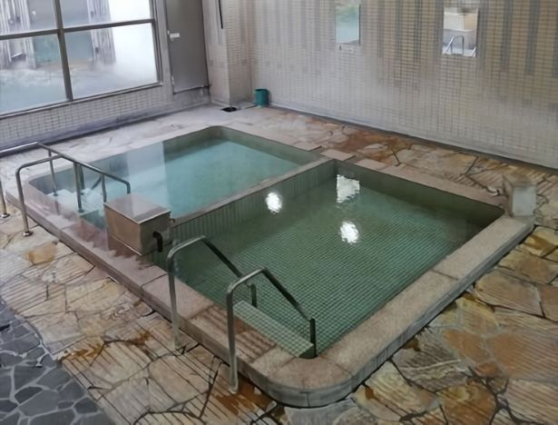 【写真】浴槽が2つに分かれている理由は…？ 画像提供：別府市温泉課
