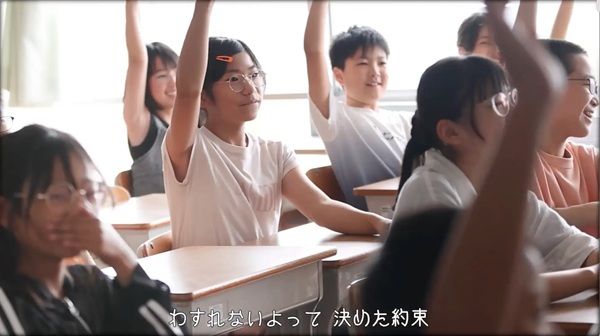 卒業アルバムの制作を手掛けるダイコロが、楽曲『坂道』をリリース！2つのMVを公開