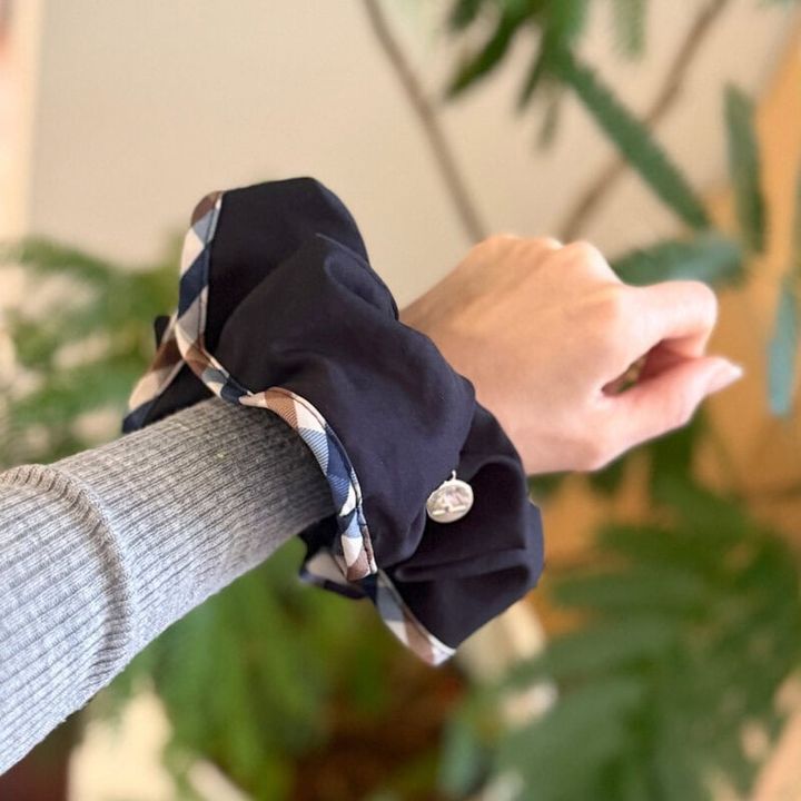 手元が華やぐのも、ビッグシュシュの魅力